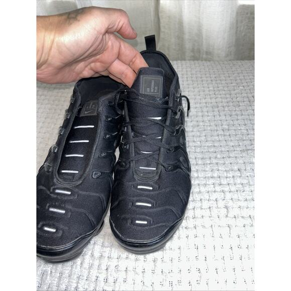 slightly used 11.5 Nike Air Vapormax Plus Missing A Shoe String - Picture 2 of 11